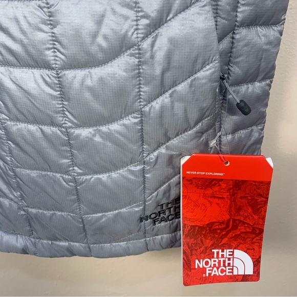 The North Face Quilted Thermoball Trek Eco Lightweight Puffer Vest Company Logo - Picture 2 of 14